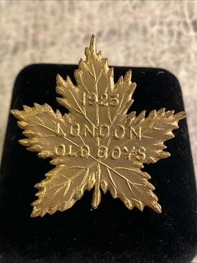 Antique 1925 London Old Boys Gold Plated Maple Leaf Brooch Pin